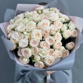 Букет "Кремовый микс" из 25 кустовых роз (50 см) в Щелково