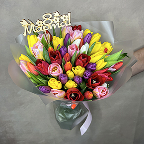 Яркий микс 51 тюльпан к 8 марта в Щелково