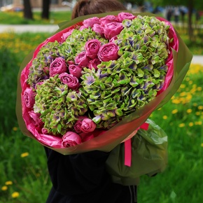 Букет "Мармеладный" из Голландских гортензий и пионовидных кустовых роз в Щелково