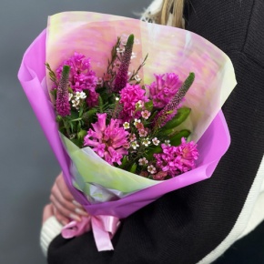 Букет "Вспышка" из гиацинтов, хамелациума и вероники в Щелково