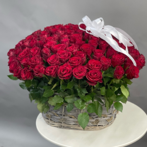 Композиция в корзине из 101 красной розы в Щелково