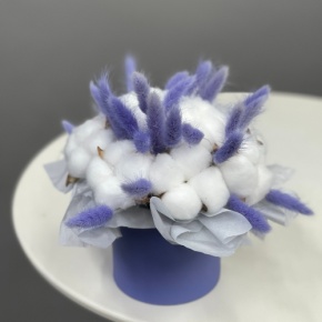 Композиция в шляпной коробке мини из хлопка и лагуруса в Щелково