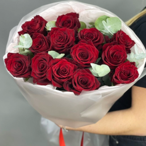 Букет из 13 роз Эквадор Эксплорер (60 см) в Щелково