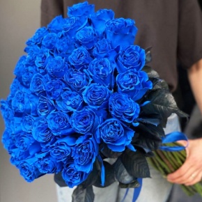 Букет из 51 синей розы Эквадор под ленту (70 см) в Щелково