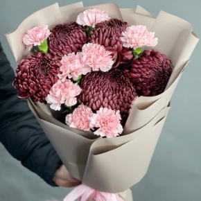 Букет из хризантем Бигоуди и розовых диантусов в Щелково