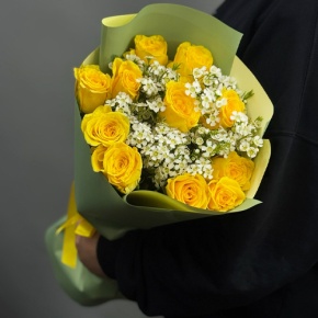Букет "Нотка счастья" из лимонных роз и хамелациума (40 см) в Щелково