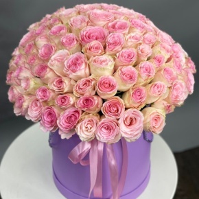 Композиция в шляпной коробке из 151 розы кения в Щелково