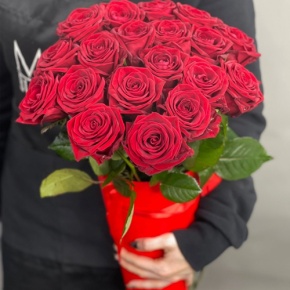 21 красная роза в конусе (50 см) в Щелково