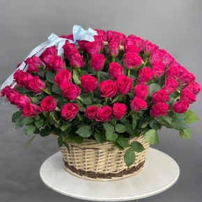 Композиция в корзине из 151 малиновой розы в Щелково