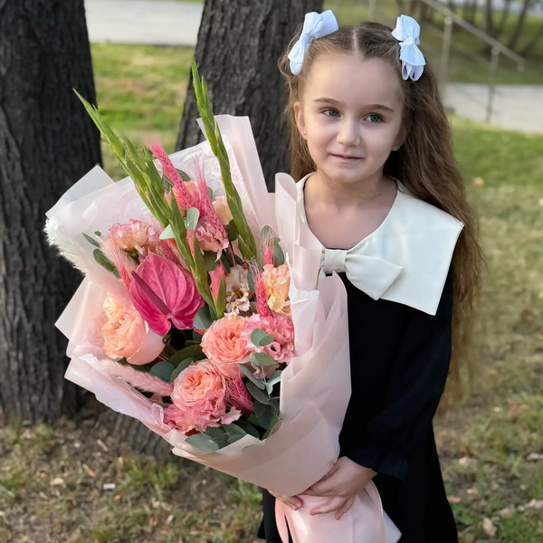 Букет на 1 сентября с гладиолусами, розами и антуриумом в Щелково
