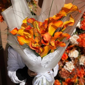 Монобукет из 21 оранжевой каллы в Щелково