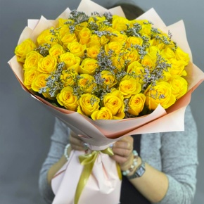 Букет из 51 лимонной розы с лимониумом в Щелково