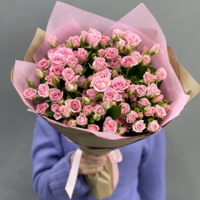 Букет  из 19 кустовых роз (60 см) в Щелково
