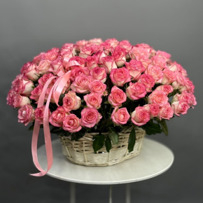 Композиция в корзине из 101 розы Джумилия в Щелково