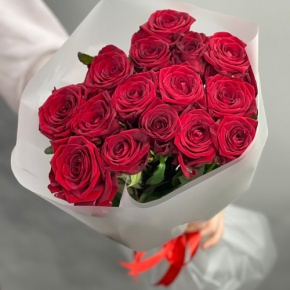 Букетик из 15 красных роз (60 см) в Щелково