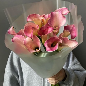 Букет из 13 нежных калл в Щелково