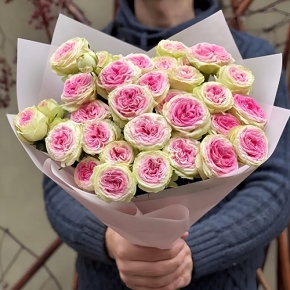 Букет "Лесли" из кустовых пионовидных роз (60 см) в Щелково