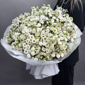 Букет "Эдем" из хризантем, маттиол и ромашек в Щелково