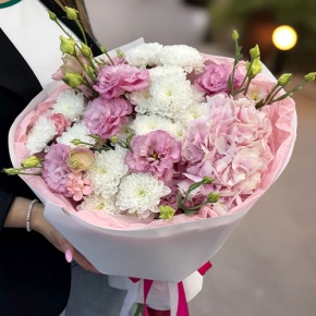 Букет "Табу" из хризантемы, Голландской гортензии и эустомы в Щелково