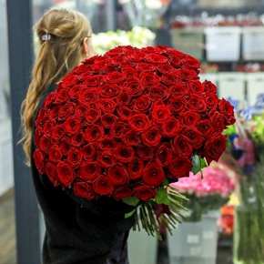 Букет 101 красная роза Ред Наоми (60 см) в Щелково
