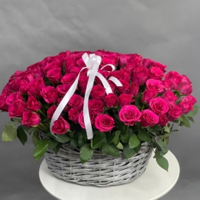 Композиция в корзине из 101 малиновой розы (40 см) в Щелково