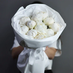 Букет из 11 белых пионов в Щелково