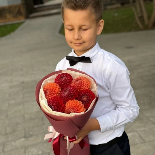 Букет из 7 сезонных георгин в Щелково