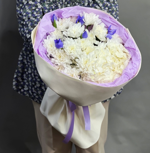 Букет "Грация" из ирисов, гортензии и кустовых хризантем в Щелково