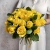 Букет из 25 лимонных роз с рускусом (40 см) в Щелково