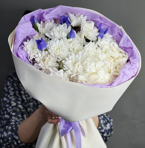 Букет "Грация" из ирисов, гортензии и кустовых хризантем в Щелково