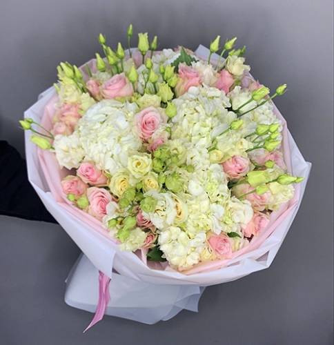 Букет "София" из гортензий, эустом и роз в Щелково
