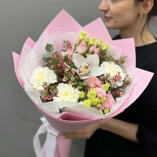 Букет с королевской орхидеей, диантусами, эустомой и шамелациумом в Щелково