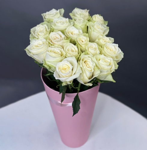 19 белых роз Кения в конусе в Щелково
